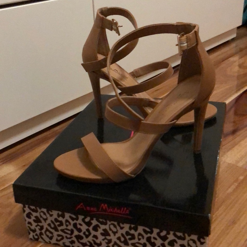 STRAPPY HEEL
